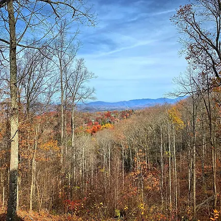 Edens Ridge Is A Charming Two Bedroom Log Cabin Nestled In Sky Harbor Minutes From Town